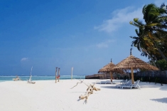 Gaafaru bikini beach
